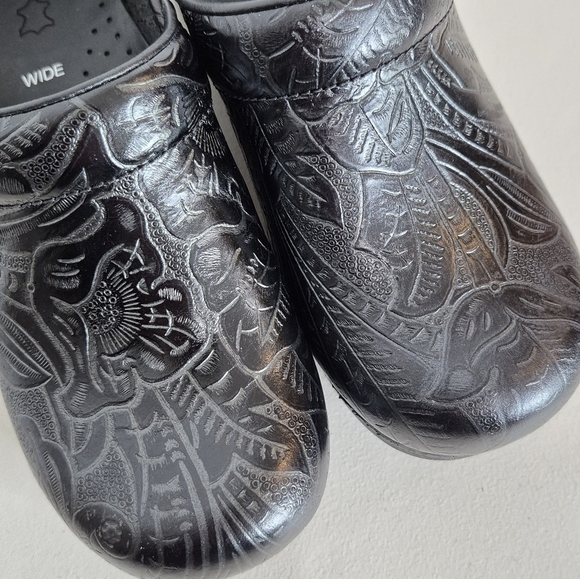Dansko Professional Black Tooled Leather Clog - Size 9W - Picture 9 of 14